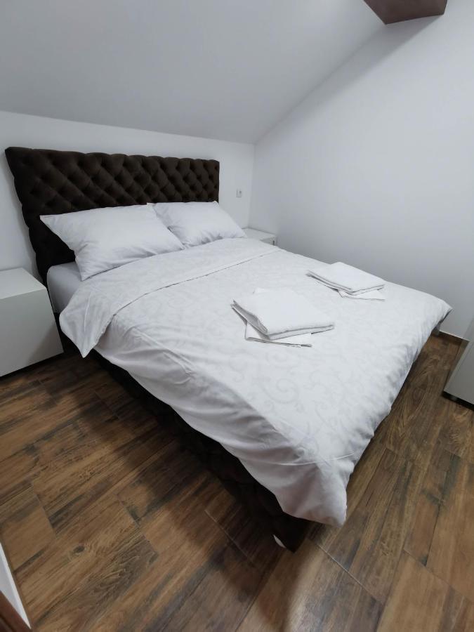 Sobe I Apartmani Casa Mia Pecinci Luaran gambar