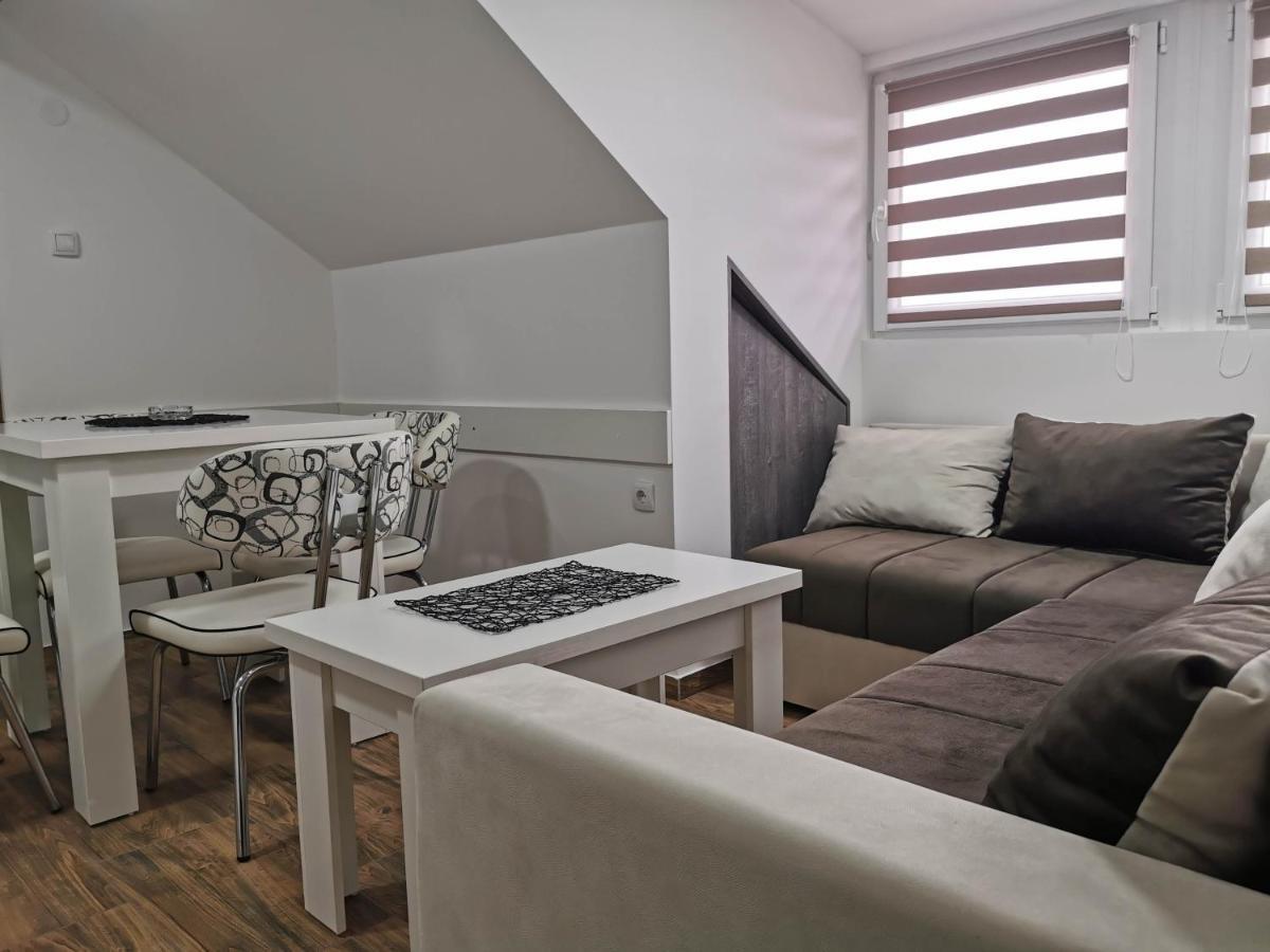 Sobe I Apartmani Casa Mia Pecinci Luaran gambar