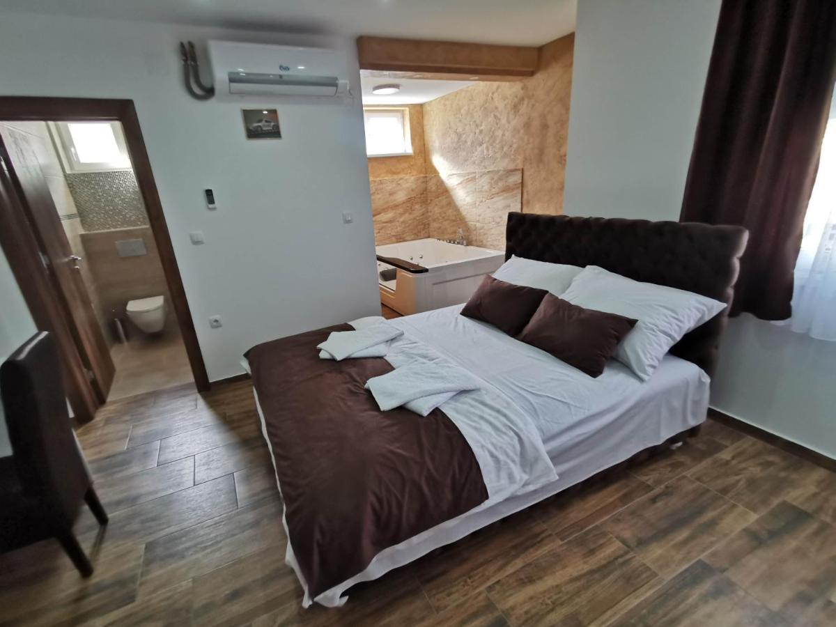 Sobe I Apartmani Casa Mia Pecinci Luaran gambar