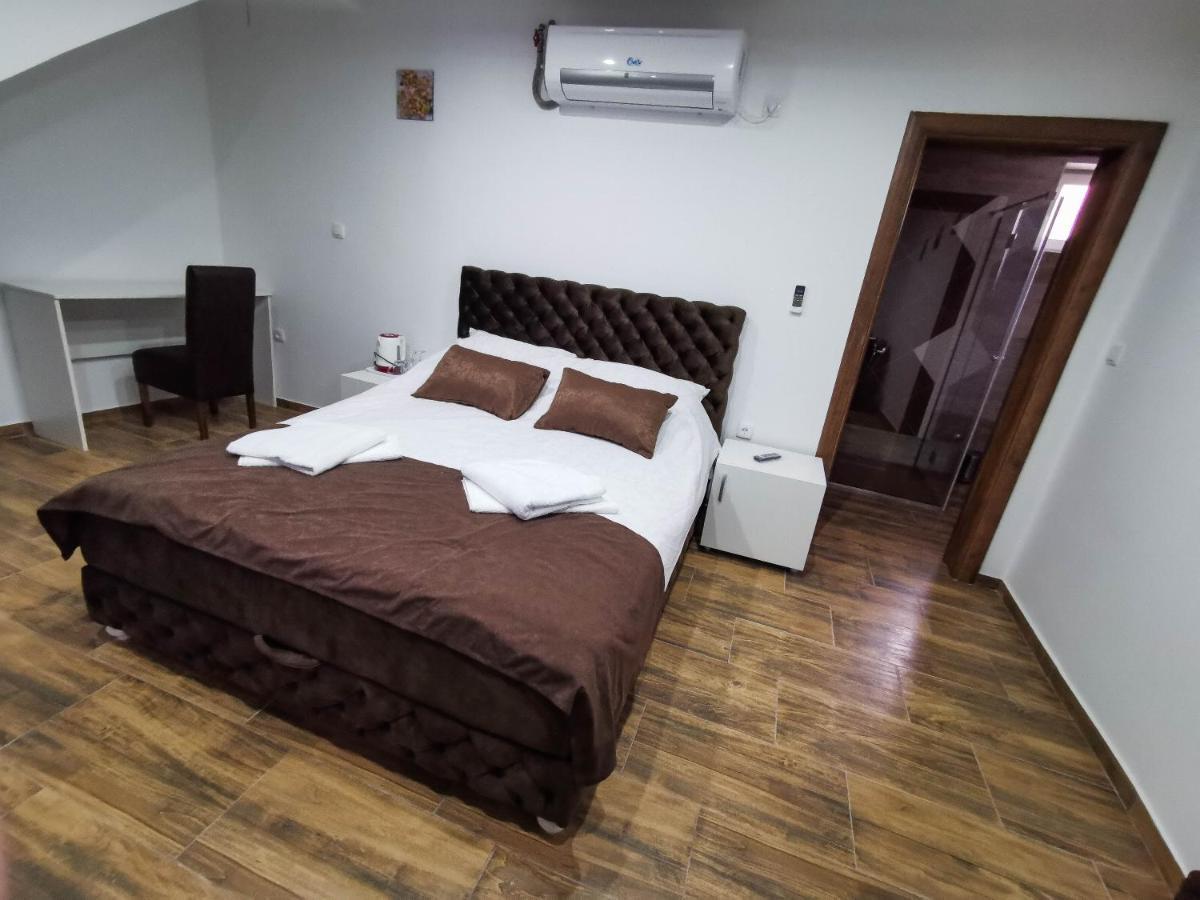 Sobe I Apartmani Casa Mia Pecinci Luaran gambar