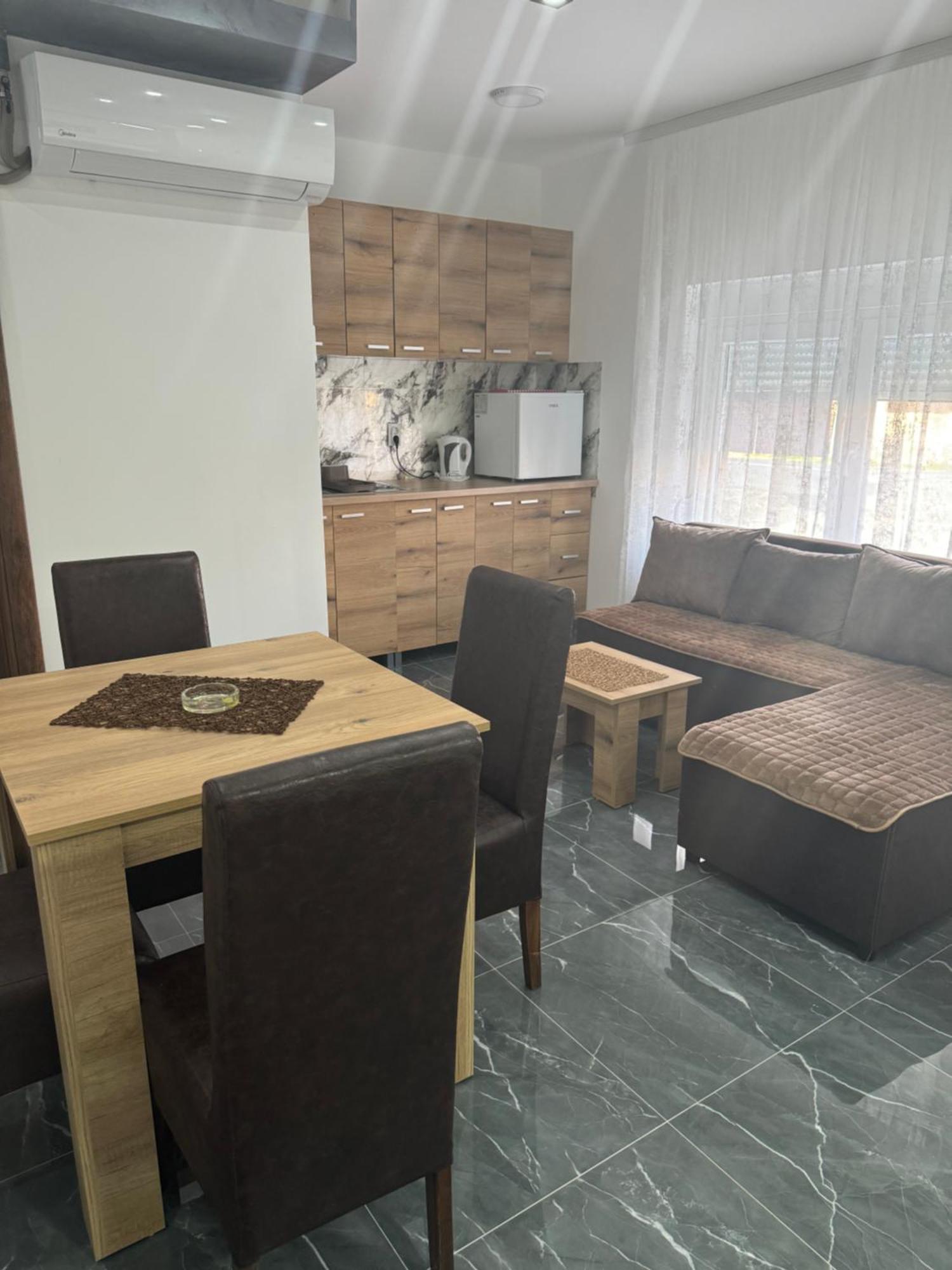 Sobe I Apartmani Casa Mia Pecinci Luaran gambar